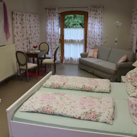 Reiterbauernhof Schoenlehenhof * Mank