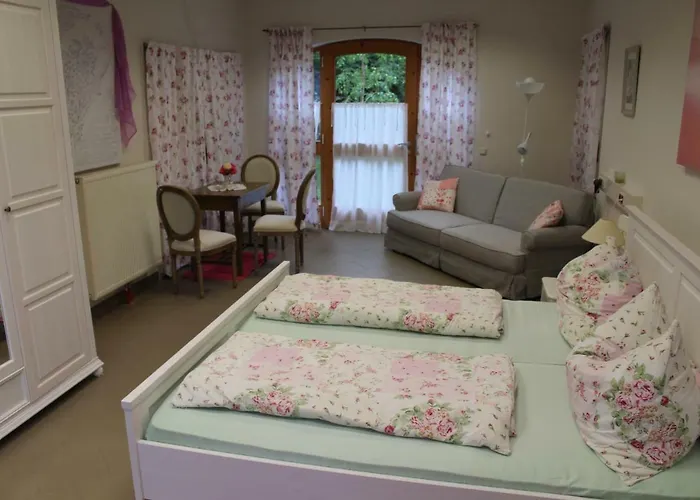 Reiterbauernhof Schoenlehenhof * Mank